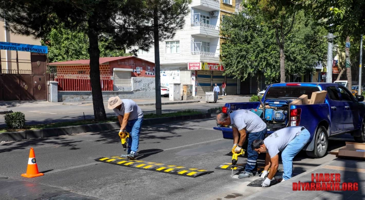 Okulların Önündeki Yaya Geçitleri Yenilendi