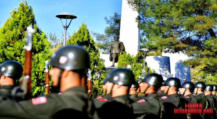 Şeran "Atatürk’ü Saygıyla Anıyoruz"