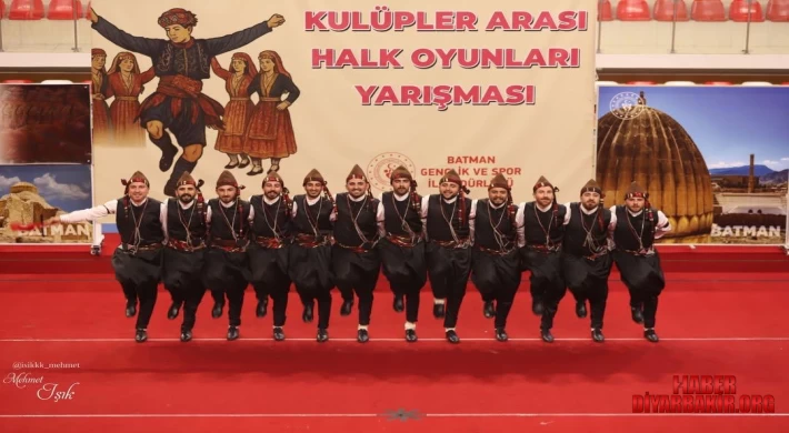 Yöresel Kültürü Yaşatıyorlar: Amed Halk Dansları Bölge Birincisi Oldu
