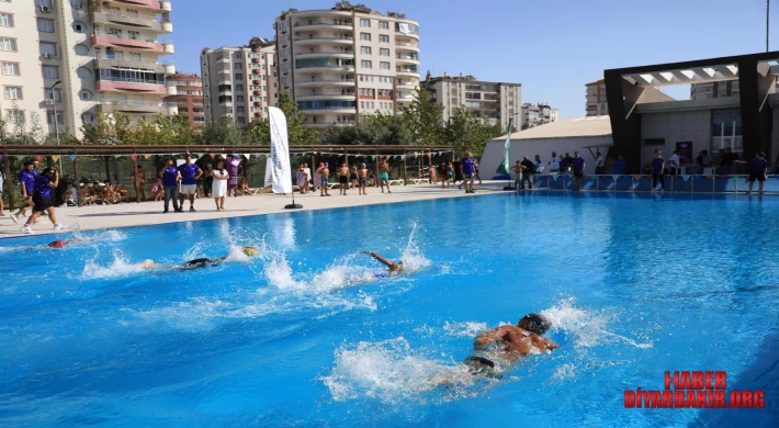 Binlerce Çocuk Kadın Ve Engelli Havuzla Buluştu