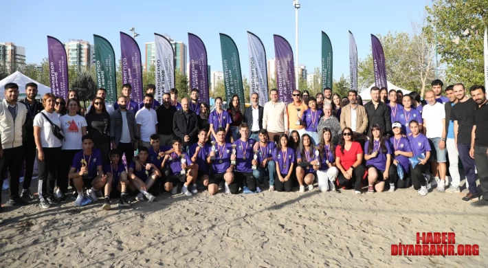 Plaj Voleybolu Turnuvası Final Maçlarıyla Sona Erdi