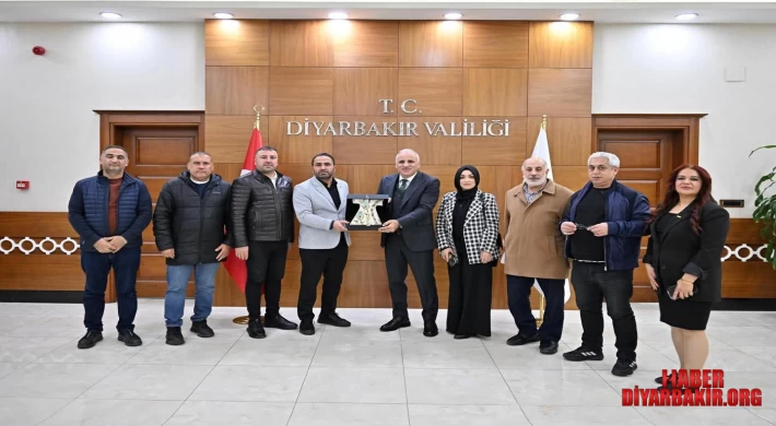 Turizmcilerden Diyarbakır Valisine Ziyaret