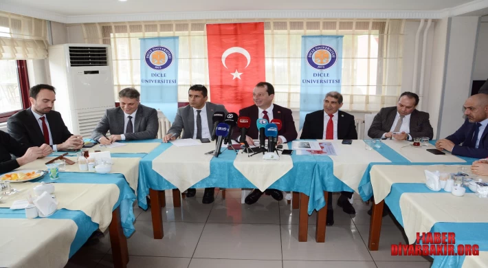 Rektör Eronat Yerel Basın Temsilcileriyle Bir Araya Geldi