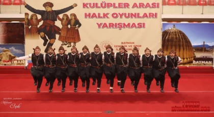 Yöresel Kültürü Yaşatıyorlar: Amed Halk Dansları Bölge Birincisi Oldu