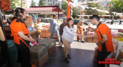 Eş Başkanlar Diclekent Bulvarı’ndaki Esnafı Ziyaret Etti