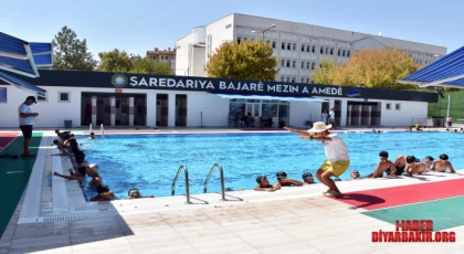 Çocuklara Yüzme Eğitimi Verildi